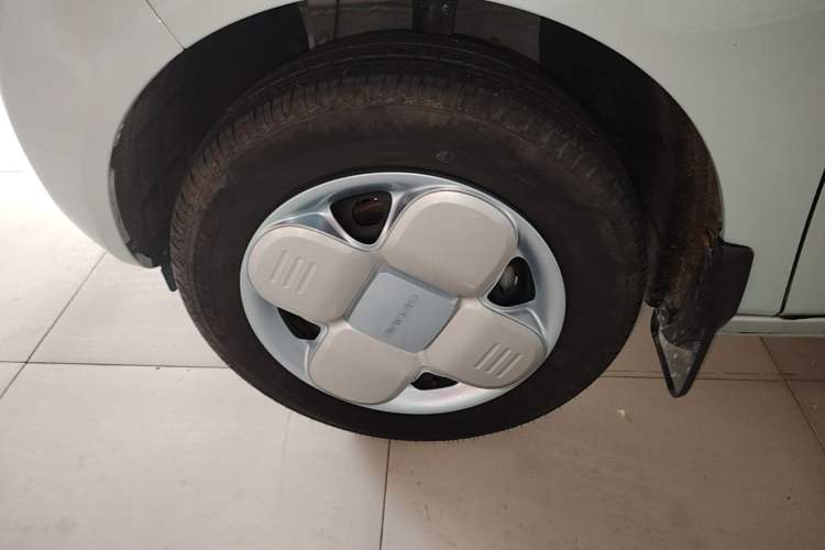 Used Geely Galaxy Panda 2024 Panda Mini 200km Endurance Bear Left Front Wheel Hub