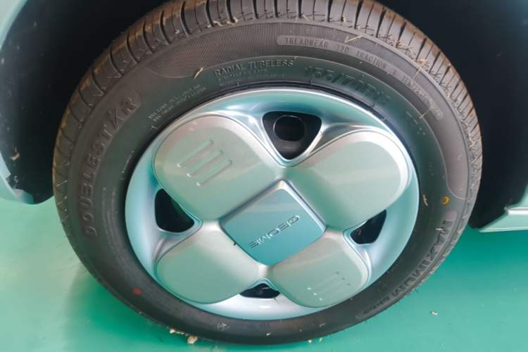 Used Geely Galaxy Panda 2024 Panda Mini 200km Longteng PRO Edition Left Front Wheel Hub