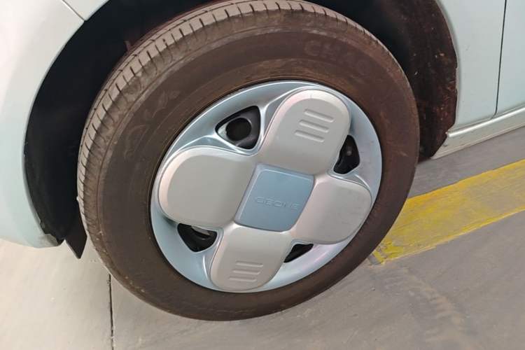 Used Geely Galaxy Panda 2024 Panda Mini 200km Longteng PRO Edition Left Front Wheel Hub
