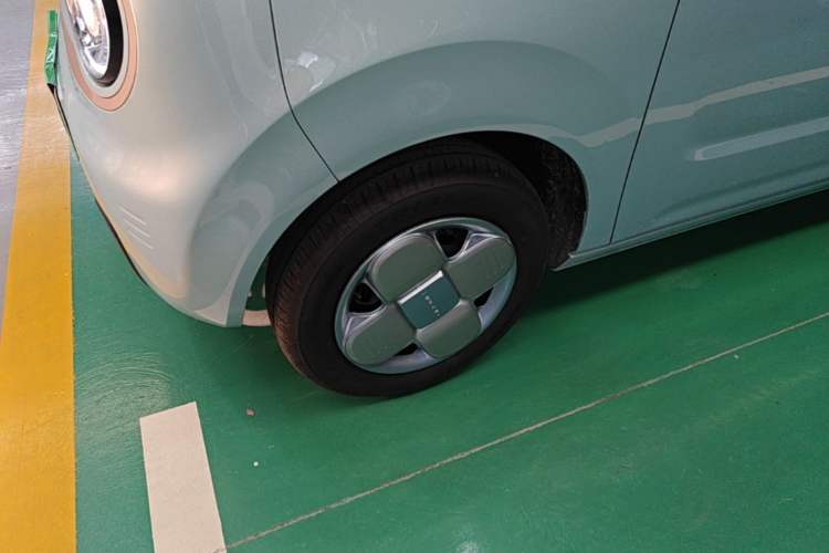 Used Geely Galaxy Panda 2024 Panda Mini 200km Longteng PRO Edition Left Front Wheel Hub