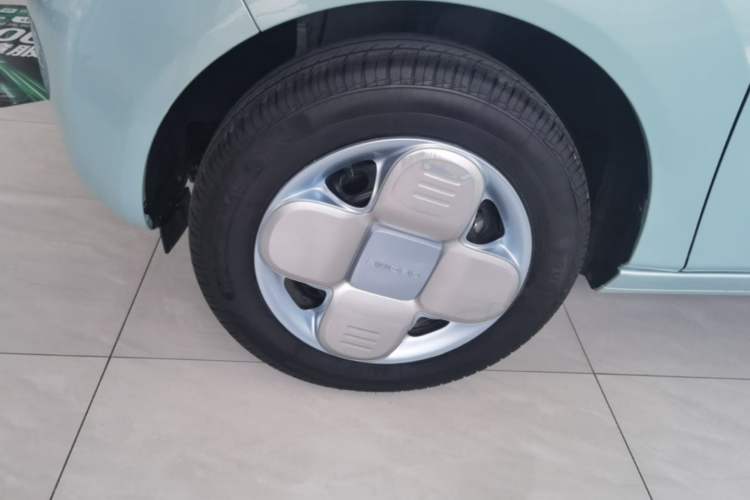 Used Geely Galaxy Panda 2024 Panda Mini 200km Endurance Bear Left Front Wheel Hub