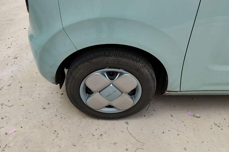 Used Geely Galaxy Panda 2024 Panda Mini 200km Endurance Bear Left Front Wheel Hub