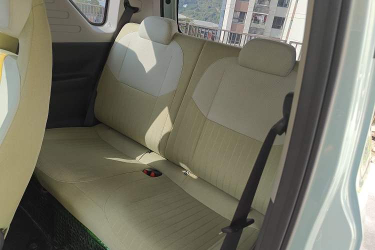 Used Geely Galaxy Panda 2024 Panda Mini 200km Endurance Bear Left Rear Seat