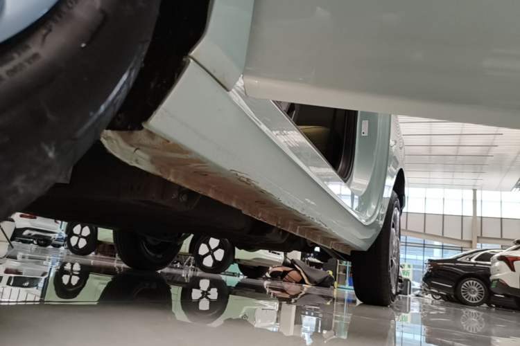 Used Geely Galaxy Panda 2024 Panda Mini 200km Endurance Bear Left Side Sill