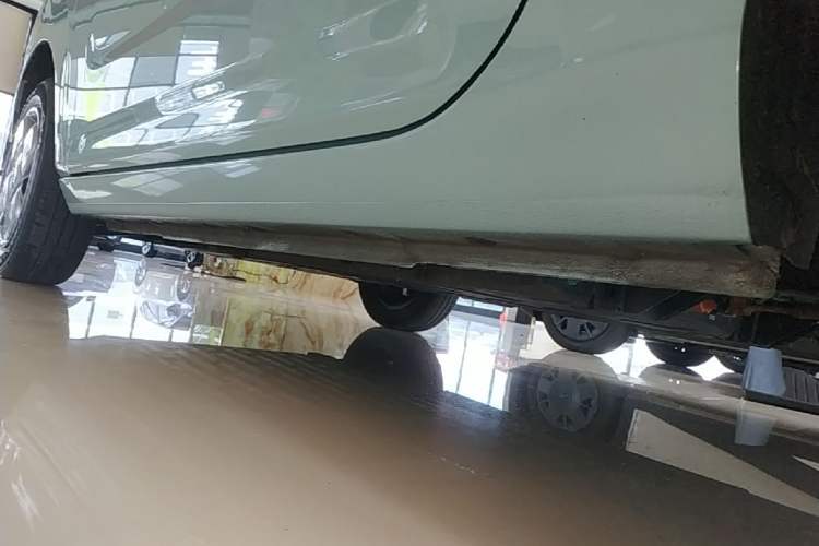 Used Geely Galaxy Panda 2024 Panda Mini 200km Endurance Bear Left Side Sill