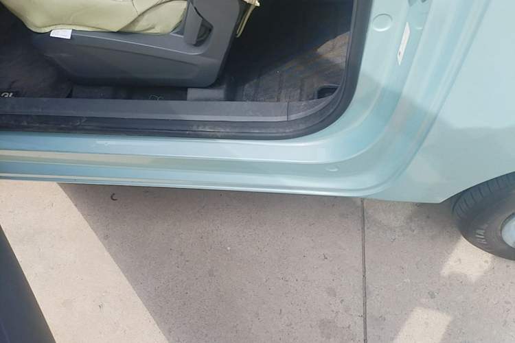 Used Geely Galaxy Panda 2024 Panda Mini 200km Endurance Bear Left Side Sill