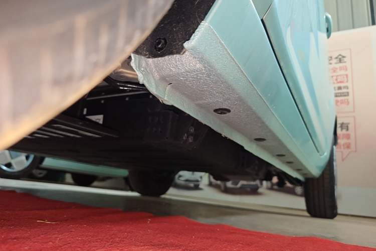 Used Geely Galaxy Panda 2024 Panda Mini 200km Endurance Bear Left Side Sill