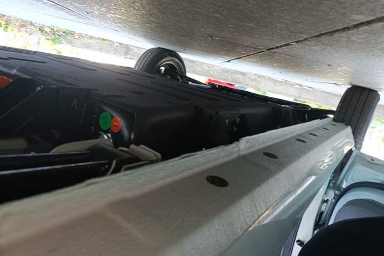 Used Geely Galaxy Panda 2024 Panda Mini 200km Endurance Bear Left Side Sill