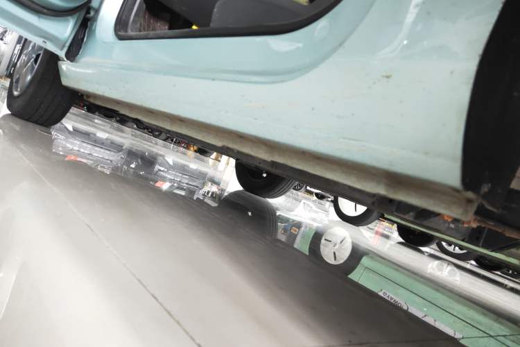 Used Geely Galaxy Panda 2024 Panda Mini 200km Endurance Bear Left Side Sill