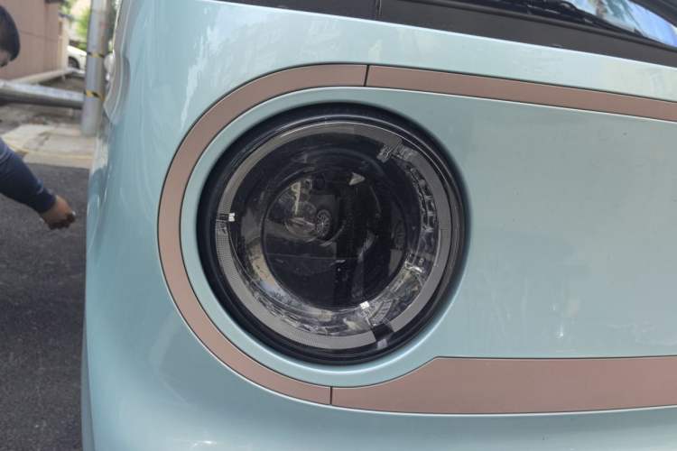 Used Geely Galaxy Panda 2024 Panda Mini 200km Endurance Bear Right Front Headlight