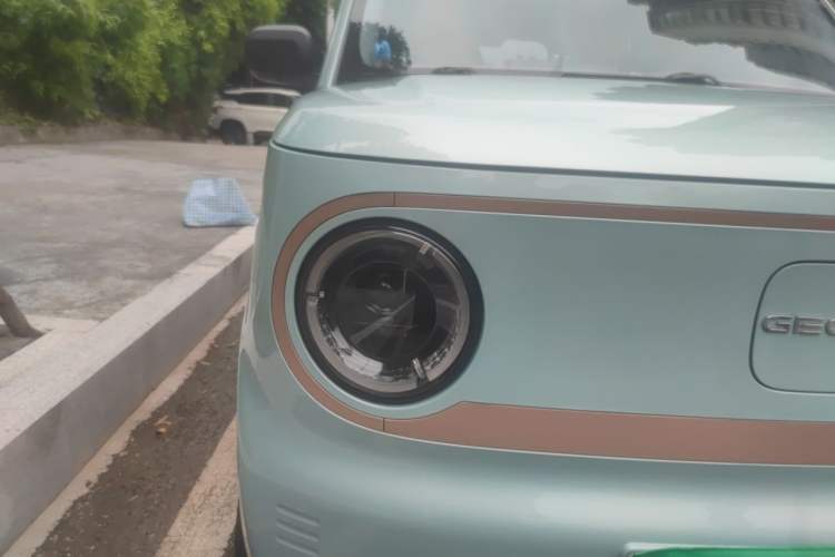 Used Geely Galaxy Panda 2024 Panda Mini 200km Endurance Bear Right Front Headlight