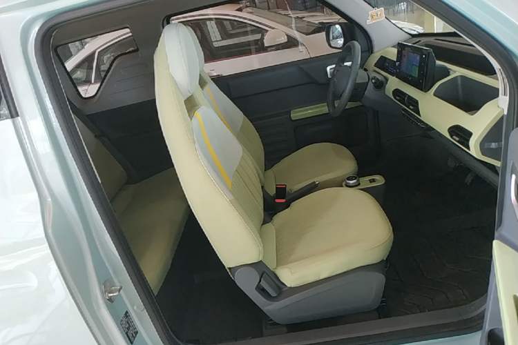 Used Geely Galaxy Panda 2024 Panda Mini 200km Endurance Bear Right Front Seat