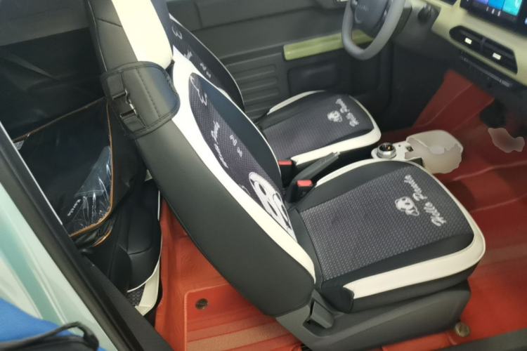 Used Geely Galaxy Panda 2024 Panda Mini 200km Endurance Bear Right Front Seat