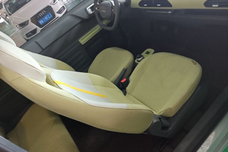 Used Geely Galaxy Panda 2024 Panda Mini 200km Endurance Bear Right Front Seat