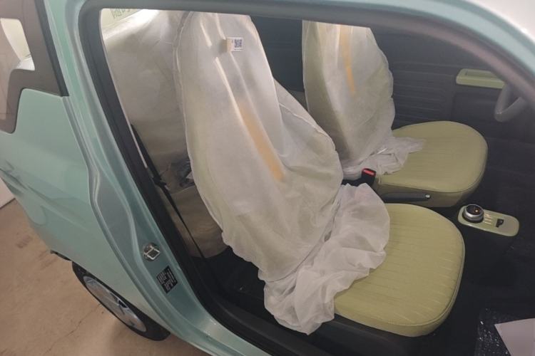 Used Geely Galaxy Panda 2024 Panda Mini 200km Endurance Bear Right Front Seat