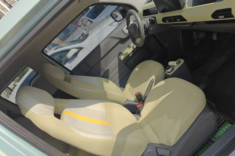 Used Geely Galaxy Panda 2024 Panda Mini 200km Endurance Bear Right Front Seat