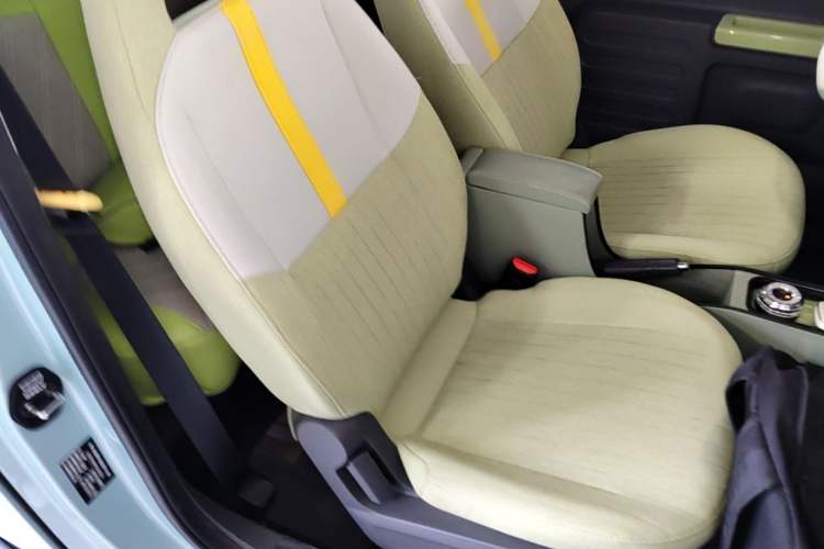 Used Geely Galaxy Panda 2024 Panda Mini 200km Endurance Bear Right Front Seat