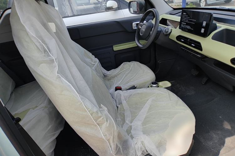 Used Geely Galaxy Panda 2024 Panda Mini 200km Endurance Bear Right Front Seat