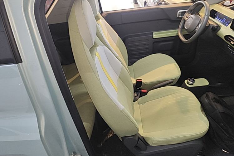 Used Geely Galaxy Panda 2024 Panda Mini 200km Endurance Bear Right Front Seat