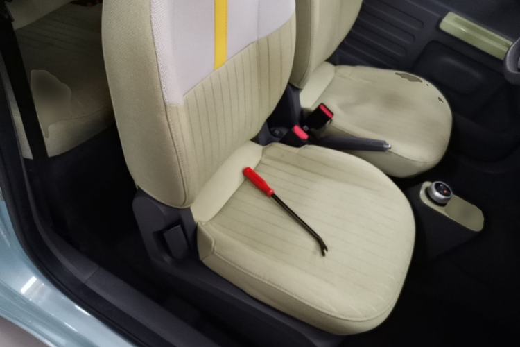 Used Geely Galaxy Panda 2024 Panda Mini 200km Endurance Bear Right Front Seat