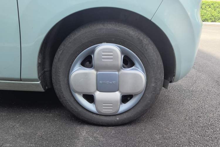 Used Geely Galaxy Panda 2024 Panda Mini 200km Endurance Bear Right Front Wheel Hub