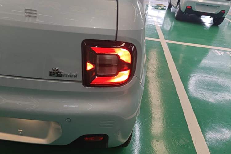 Used Geely Galaxy Panda 2024 Panda Mini 200km Longteng PRO Edition Right Rear Taillight