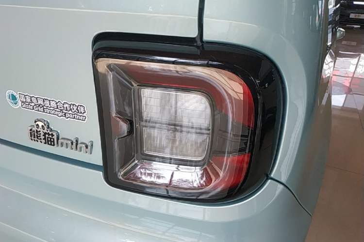 Used Geely Galaxy Panda 2024 Panda Mini 200km Endurance Bear Right Rear Taillight