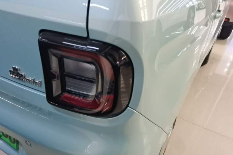 Used Geely Galaxy Panda 2024 Panda Mini 200km Endurance Bear Right Rear Taillight