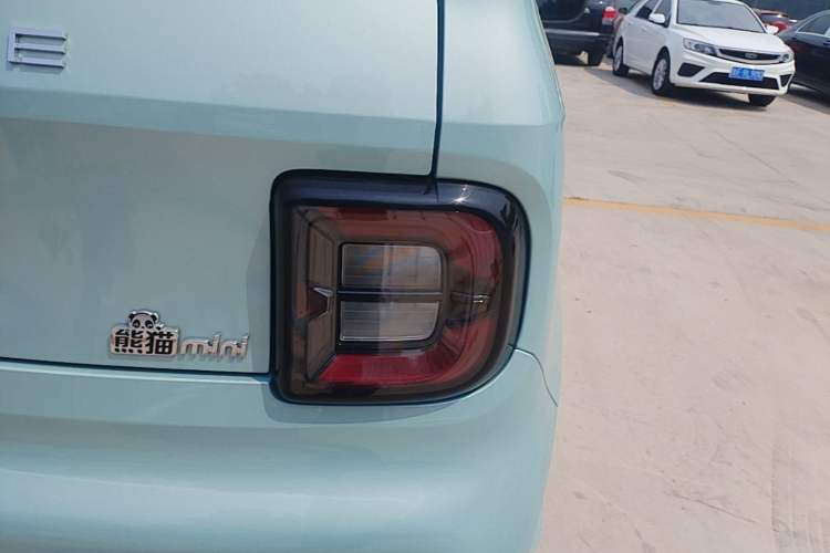 Used Geely Galaxy Panda 2024 Panda Mini 200km Endurance Bear Right Rear Taillight