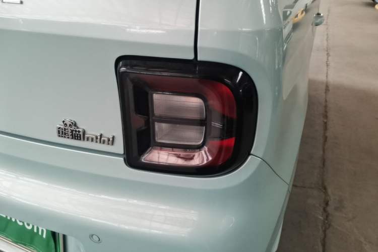 Used Geely Galaxy Panda 2024 Panda Mini 200km Endurance Bear Right Rear Taillight