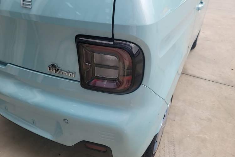 Used Geely Galaxy Panda 2024 Panda Mini 200km Endurance Bear Right Rear Taillight