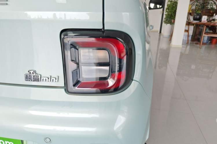 Used Geely Galaxy Panda 2024 Panda Mini 200km Endurance Bear Right Rear Taillight
