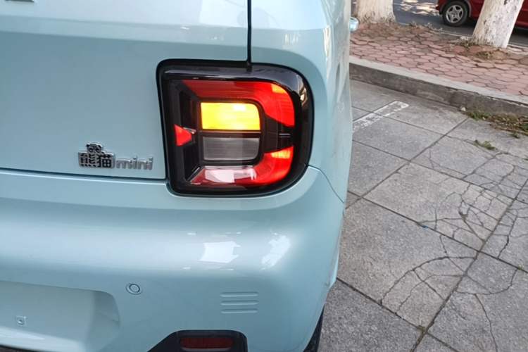 Used Geely Galaxy Panda 2024 Panda Mini 200km Endurance Bear Right Rear Taillight