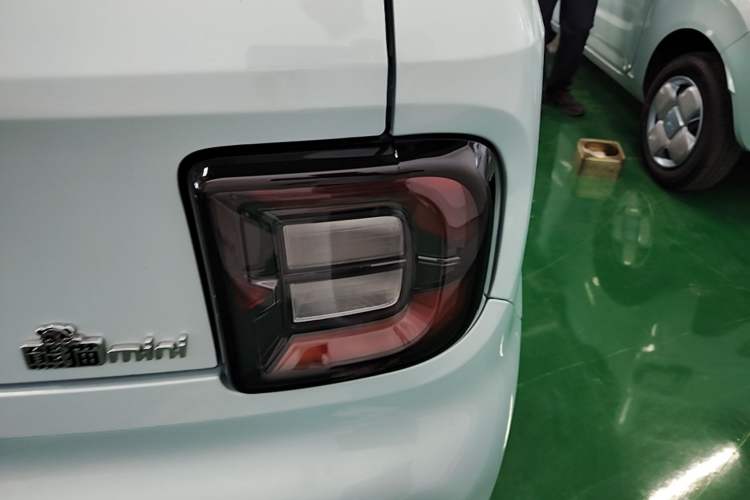 Used Geely Galaxy Panda 2024 Panda Mini 200km Endurance Bear Right Rear Taillight