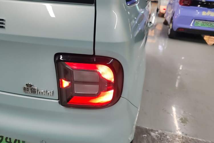 Used Geely Galaxy Panda 2024 Panda Mini 200km Endurance Bear Right Rear Taillight