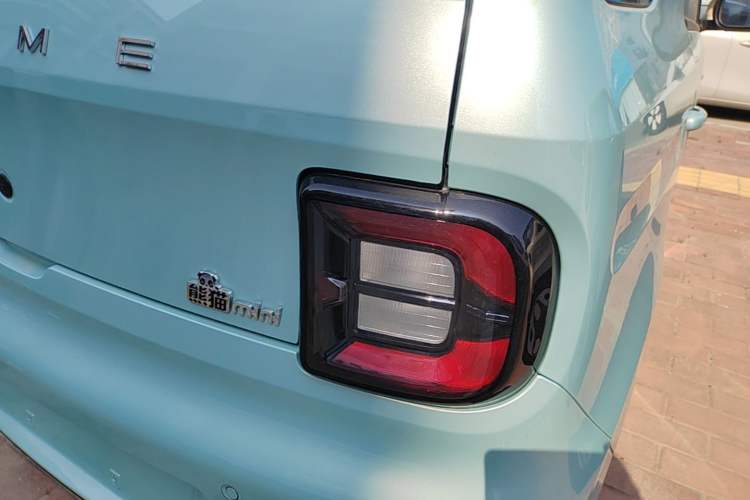 Used Geely Galaxy Panda 2024 Panda Mini 200km Endurance Bear Right Rear Taillight