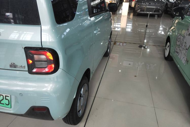 Used Geely Galaxy Panda 2024 Panda Mini 200km Endurance Bear Right Rear Taillight