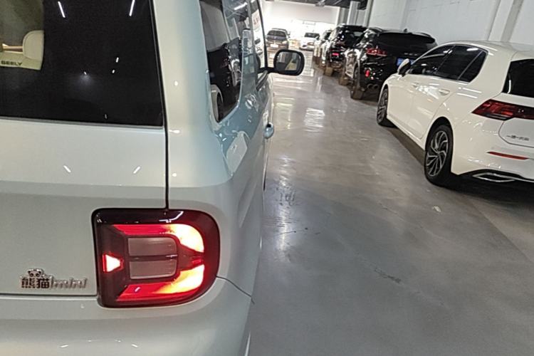 Used Geely Galaxy Panda 2024 Panda Mini 200km Endurance Bear Right Rear Taillight