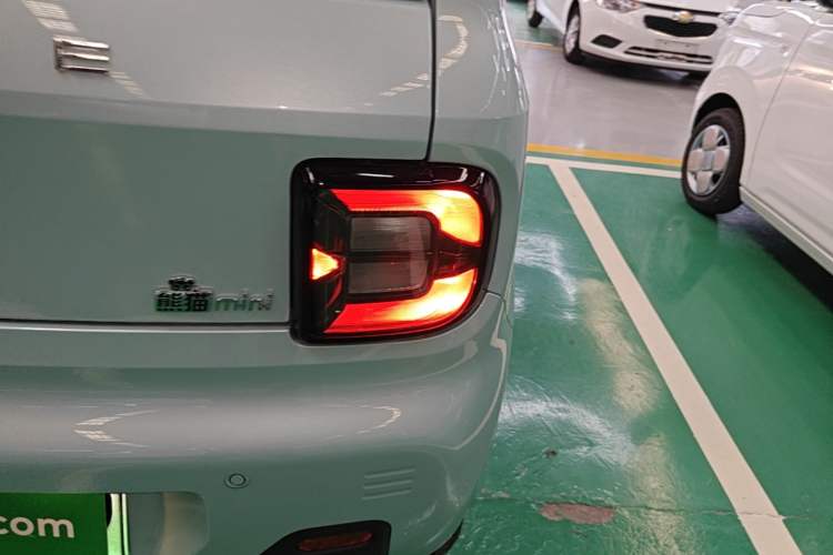 Used Geely Galaxy Panda 2024 Panda Mini 200km Longteng PRO Edition Right Rear Taillight
