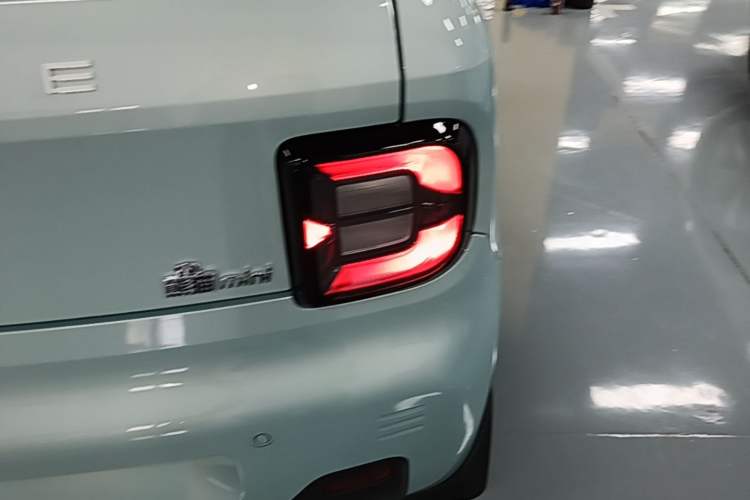 Used Geely Galaxy Panda 2024 Panda Mini 200km Longteng PRO Edition Right Rear Taillight