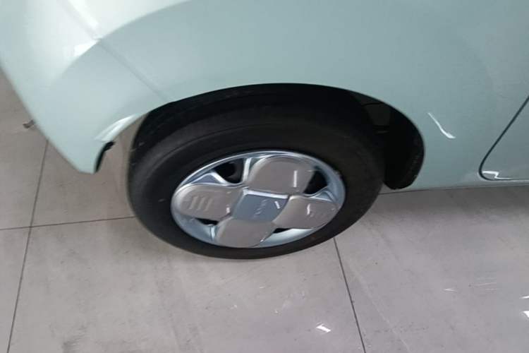 Used Geely Galaxy Panda 2024 Panda Mini 200km Endurance Bear Right Rear Wheel Hub