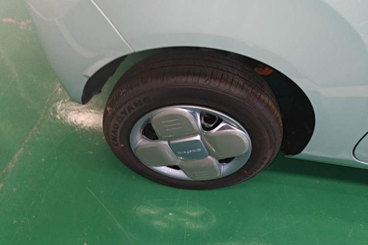 Used Geely Galaxy Panda 2024 Panda Mini 200km Longteng PRO Edition Right Rear Wheel Hub