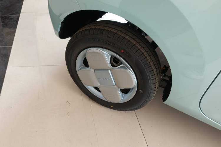 Used Geely Galaxy Panda 2024 Panda Mini 200km Endurance Bear Right Rear Wheel Hub
