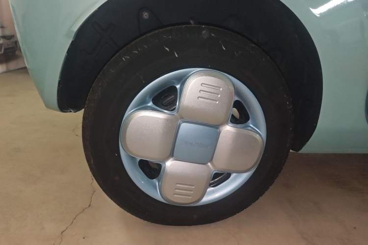 Used Geely Galaxy Panda 2024 Panda Mini 200km Endurance Bear Right Rear Wheel Hub