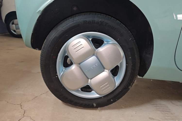 Used Geely Galaxy Panda 2024 Panda Mini 200km Endurance Bear Right Rear Wheel Hub