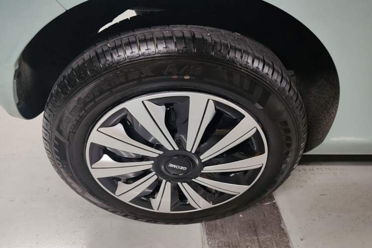 Used Geely Galaxy Panda 2024 Panda Mini 200km Endurance Bear Right Rear Wheel Hub