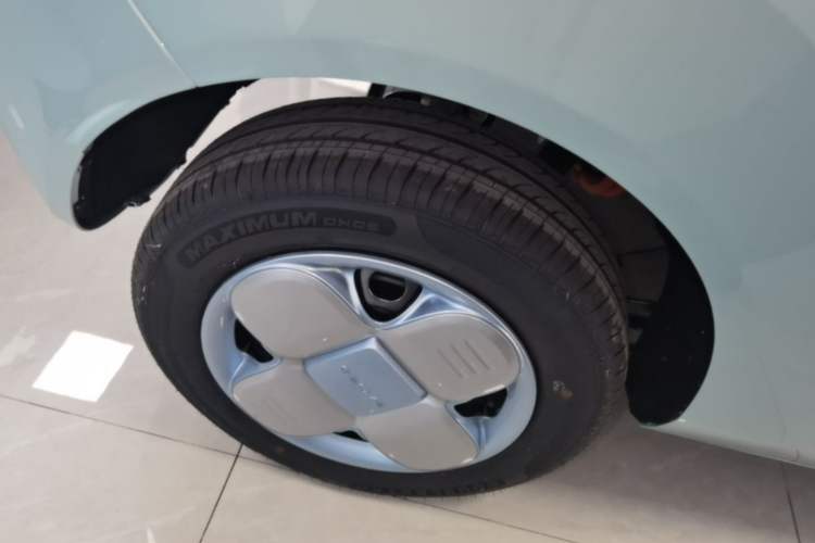 Used Geely Galaxy Panda 2024 Panda Mini 200km Endurance Bear Right Rear Wheel Hub
