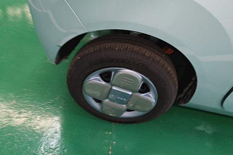 Used Geely Galaxy Panda 2024 Panda Mini 200km Longteng PRO Edition Right Rear Wheel Hub