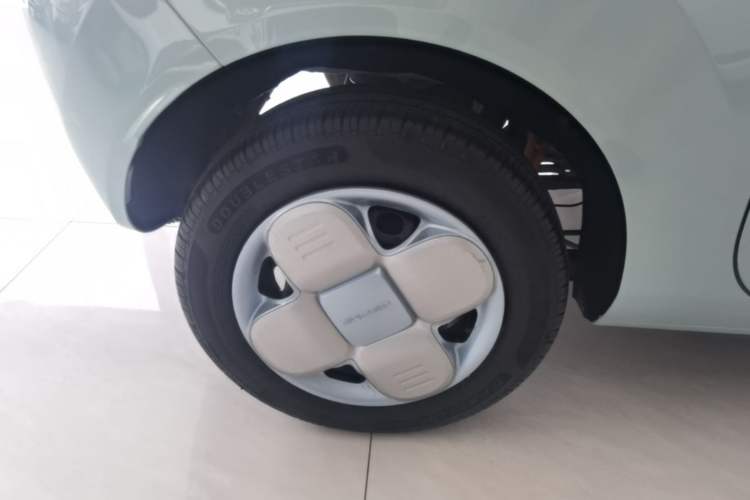 Used Geely Galaxy Panda 2024 Panda Mini 200km Endurance Bear Right Rear Wheel Hub