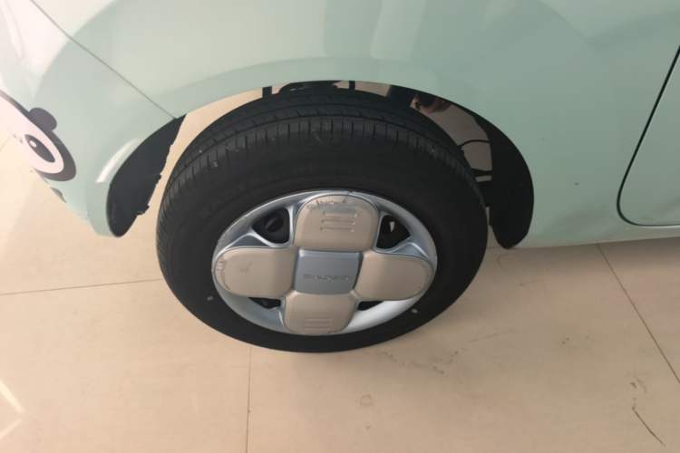 Used Geely Galaxy Panda 2024 Panda Mini 200km Longteng PRO Edition Right Rear Wheel Hub